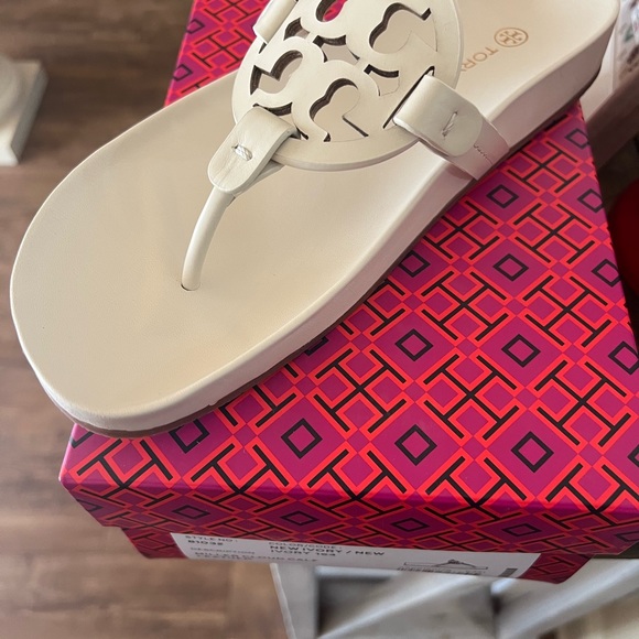 New Tory Burch sandals - Picture 2 of 5